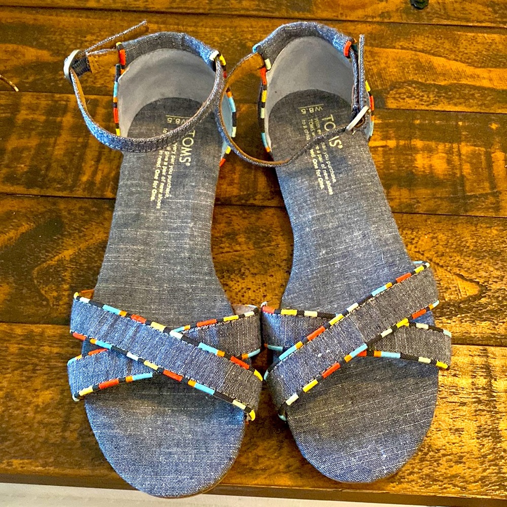 Tom’s 8.5 denim sandal, great condition